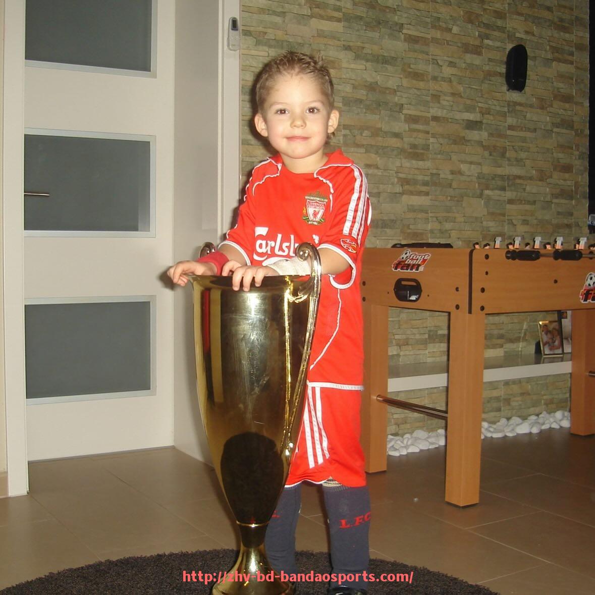 半岛体育-世俱杯热门球员介绍及其在赛事中的关键作用解析